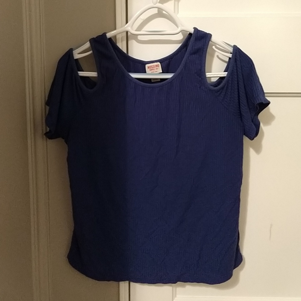 Cropped cold shoulder tee